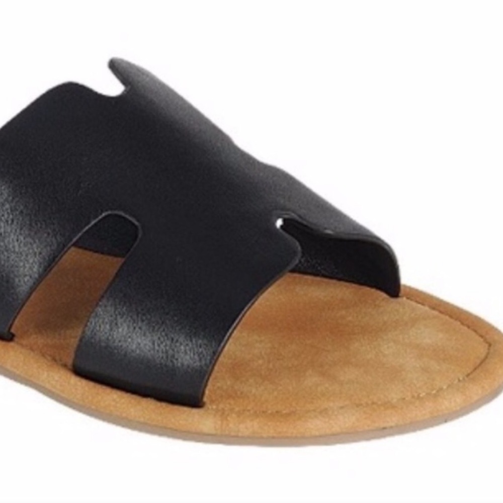 LAST TWO‼️ Black slide sandals!! 🖤🖤 - Picture 2 of 4